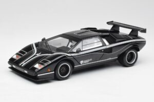 Lamborghini Countach LP500S Juodas Kyosho 1:18 08326K Metalas
