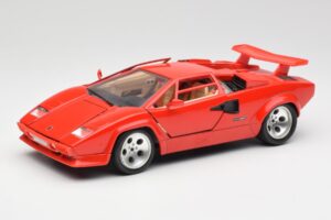 Lamborghini Countach Raudonas Bburago 1:18 3047-M1 Metalas