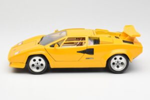 Lamborghini Countach Geltonas Bburago 1:18 3037 Metalas - nuotrauka 4 iš 8