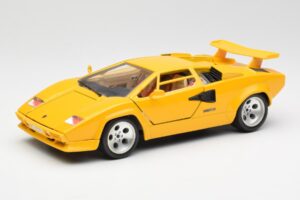 Lamborghini Countach Geltonas Bburago 1:18 3037 Metalas