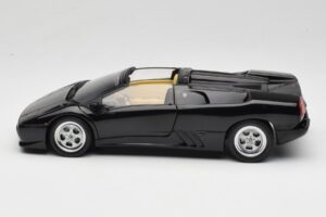 Lamborghini Diablo Roadster Juodas AUTOart 1:18 70093-R1 Metalas - nuotrauka 5 iš 10