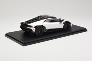 Lamborghini Huracan Sterrato No. 63 Baltas TopSpeed 1:18 TS0610 Derva - nuotrauka 2 iš 6