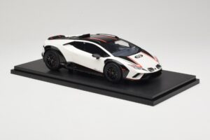 Lamborghini Huracan Sterrato No. 63 Baltas TopSpeed 1:18 TS0610 Derva - nuotrauka 4 iš 6