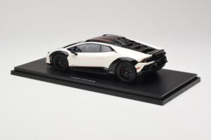 Lamborghini Huracan Sterrato No. 63 Baltas TopSpeed 1:18 TS0610 Derva - nuotrauka 5 iš 6
