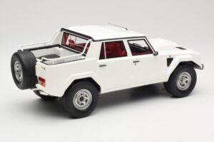 Lamborghini LM002 Baltas Kyosho 1:18 GTS18508W Derva - nuotrauka 2 iš 6