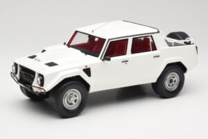 Lamborghini LM002 Baltas Kyosho 1:18 GTS18508W Derva