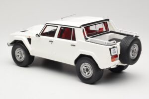 Lamborghini LM002 Baltas Kyosho 1:18 GTS18508W Derva - nuotrauka 5 iš 6