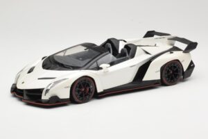 Lamborghini Veneno Roadster Baltas Su Raudona Linija Kyosho 1:18 C09502W Metalas
