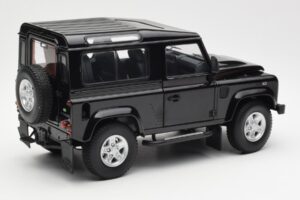 Land Rover Defender 90 Santorini Juodas Metalas Kyosho 1:18 08901BK Metalas - nuotrauka 3 iš 8
