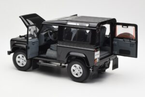 Land Rover Defender 90 Santorini Juodas Metalas Kyosho 1:18 08901BK Metalas - nuotrauka 5 iš 8