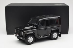 Land Rover Defender 90 Santorini Juodas Metalas Kyosho 1:18 08901BK Metalas - nuotrauka 8 iš 8