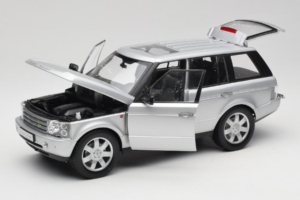 Land Rover Range Rover L322 Sidabrinis Welly 1:18 12536W Metalas - nuotrauka 2 iš 8
