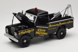 Land Rover Series III Gelbėjimo Automobilis Juodas Universal Hobbies 1:18 4411 Metalas - nuotrauka 2 iš 8