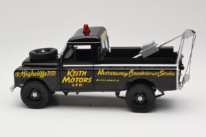 Land Rover Series III Gelbėjimo Automobilis Juodas Universal Hobbies 1:18 4411 Metalas - nuotrauka 4 iš 8