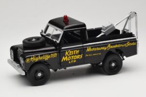 Land Rover Series III Gelbėjimo Automobilis Juodas Universal Hobbies 1:18 4411 Metalas