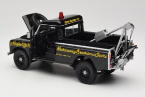 Land Rover Series III Gelbėjimo Automobilis Juodas Universal Hobbies 1:18 4411 Metalas - nuotrauka 5 iš 8
