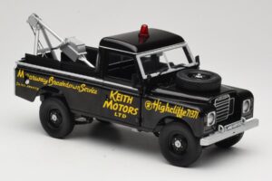 Land Rover Series III Gelbėjimo Automobilis Juodas Universal Hobbies 1:18 4411 Metalas - nuotrauka 6 iš 8