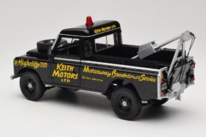 Land Rover Series III Gelbėjimo Automobilis Juodas Universal Hobbies 1:18 4411 Metalas - nuotrauka 7 iš 8