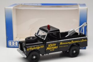 Land Rover Series III Gelbėjimo Automobilis Juodas Universal Hobbies 1:18 4411 Metalas - nuotrauka 8 iš 8