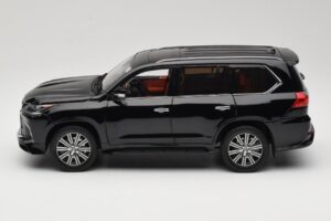Lexus LX570 J200 Juodas LCD 1:18 LCD18010-BL Metalas - nuotrauka 4 iš 8
