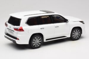 Lexus LX570 J200 Baltas LCD 1:18 LCD18010-WH Metalas - nuotrauka 3 iš 8
