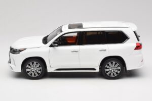 Lexus LX570 J200 Baltas LCD 1:18 LCD18010-WH Metalas - nuotrauka 4 iš 8