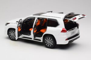 Lexus LX570 J200 Baltas LCD 1:18 LCD18010-WH Metalas - nuotrauka 5 iš 8