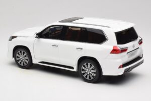 Lexus LX570 J200 Baltas LCD 1:18 LCD18010-WH Metalas - nuotrauka 7 iš 8