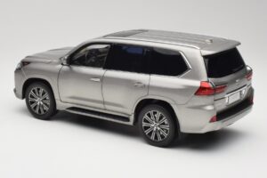 Lexus LX570 Sonic Titanas Kyosho 1:18 08955T Metalas - nuotrauka 7 iš 8