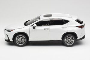 Lexus NX450h+ AZ20 Baltas Kyosho 1:18 08968Q Derva - nuotrauka 4 iš 8