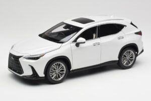 Lexus NX450h+ AZ20 Baltas Kyosho 1:18 08968Q Derva