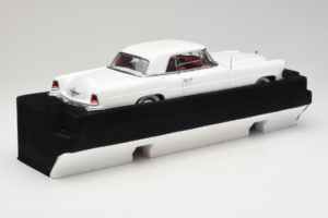 Lincoln Continental Mark II Baltas Road Signature 1:18 20078-P1 Metalas - nuotrauka 2 iš 6