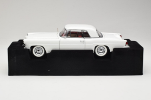 Lincoln Continental Mark II Baltas Road Signature 1:18 20078-P1 Metalas - nuotrauka 3 iš 6