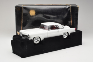 Lincoln Continental Mark II Baltas Road Signature 1:18 20078-P1 Metalas - nuotrauka 6 iš 6