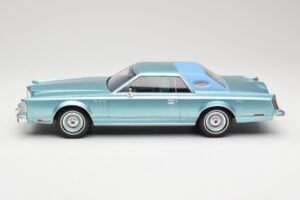 Lincoln Continental Mark V Blue Metallic MCG 1:18 MCG18369 Metalas - nuotrauka 3 iš 6