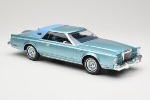 Lincoln Continental Mark V Blue Metallic MCG 1:18 MCG18369 Metalas - nuotrauka 4 iš 6