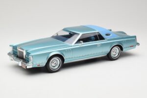 Lincoln Continental Mark V Blue Metallic MCG 1:18 MCG18369 Metalas