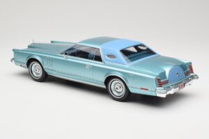 Lincoln Continental Mark V Blue Metallic MCG 1:18 MCG18369 Metalas - nuotrauka 5 iš 6