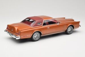 Lincoln Continental Mark V Crystal Apricot Metallic MCG 1:18 MCG18370 Metalas - nuotrauka 2 iš 6