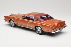 Lincoln Continental Mark V Crystal Apricot Metallic MCG 1:18 MCG18370 Metalas - nuotrauka 5 iš 6
