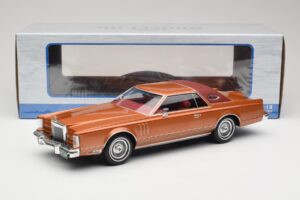 Lincoln Continental Mark V Crystal Apricot Metallic MCG 1:18 MCG18370 Metalas - nuotrauka 6 iš 6
