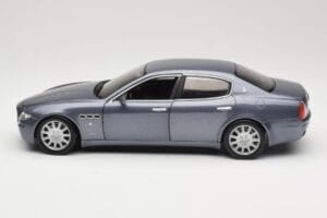 Maserati Quattroporte Blue Metallic Hot Wheels 1:18 B7003 Metalas - nuotrauka 4 iš 8