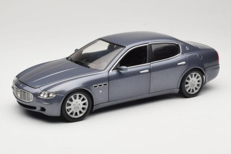 Maserati Quattroporte Blue Metallic Hot Wheels 1:18 B7003 Metalas