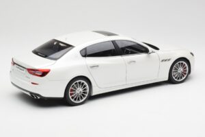 Maserati Quattroporte VI GTS Alpine Baltas AUTOart 1:18 75808 Metalas - nuotrauka 3 iš 8