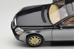 Maybach 57 SWB Caspian Black Himalayas Grey AUTOart 1:18 76151 Metalas - nuotrauka 8 iš 9