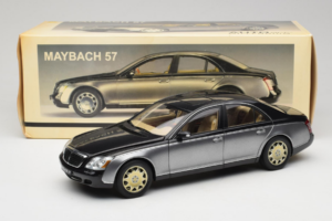 Maybach 57 SWB Caspian Black Himalayas Grey AUTOart 1:18 76151 Metalas - nuotrauka 9 iš 9