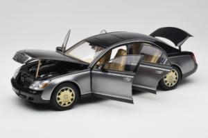 Maybach 57 SWB Caspian Black Himalayas Grey AUTOart 1:18 76151 Metalas - nuotrauka 2 iš 9