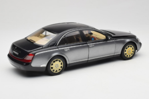 Maybach 57 SWB Caspian Black Himalayas Grey AUTOart 1:18 76151 Metalas - nuotrauka 3 iš 9