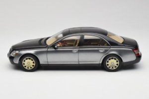 Maybach 57 SWB Caspian Black Himalayas Grey AUTOart 1:18 76151 Metalas - nuotrauka 4 iš 9