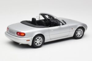 Mazda MX-5 Miata NA Highlight Sidabras Gate 1:18 1015 Metalas - nuotrauka 3 iš 8